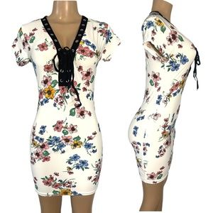 NWT White Floral Stretchy Short Women Dress Size S/M Summer Bodycom Soft Dress